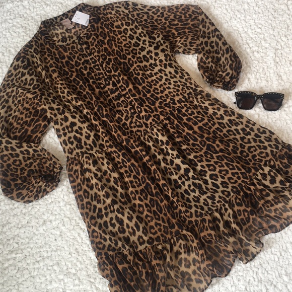 H&M Dresses & Skirts - NWT H&M Dress Beautiful Drape and On-Trend Print